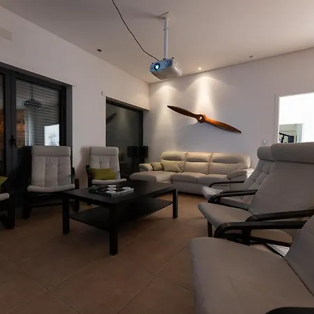 The Heli House - Pousa Tranquilamente, Aqui Estas Em Casa Villa Viseu